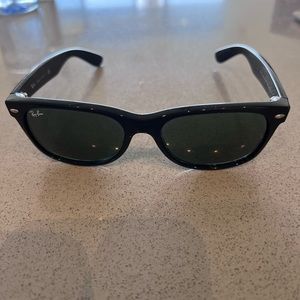 Rayban 2132 wayfarer. Black. Slightly used. Excellent condition